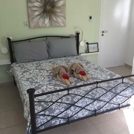 Luxus Diana 44 * פאפוס